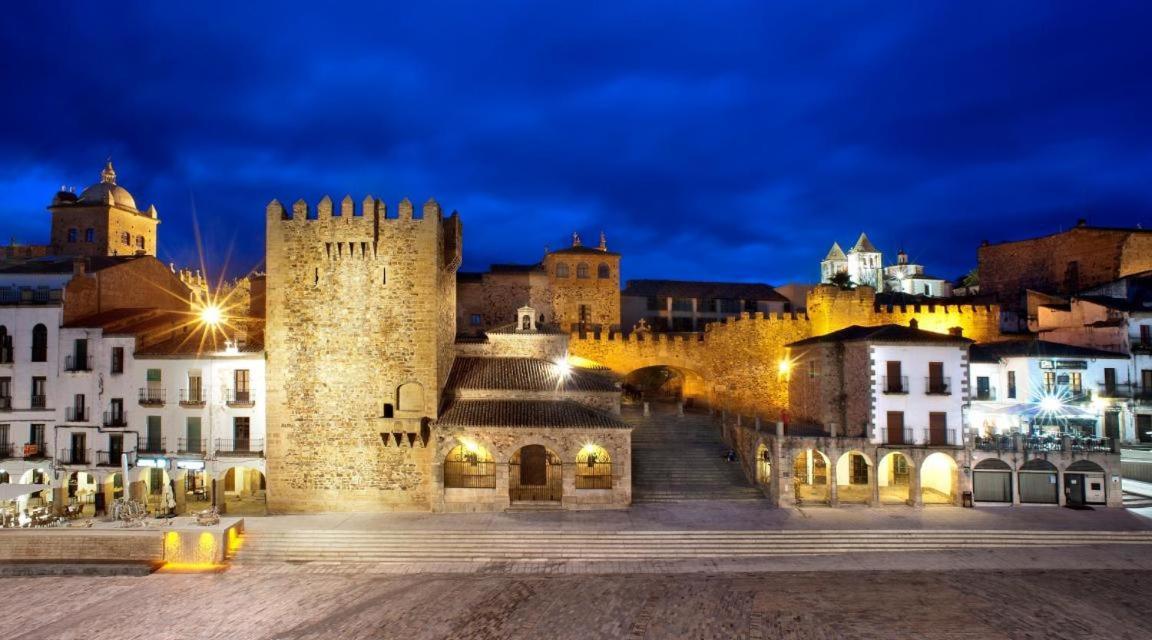 Apartamento La Almena 1 Junto A Plaza Mayor,2 Habitaciones, Parking Gratuito Caces Екстериор снимка